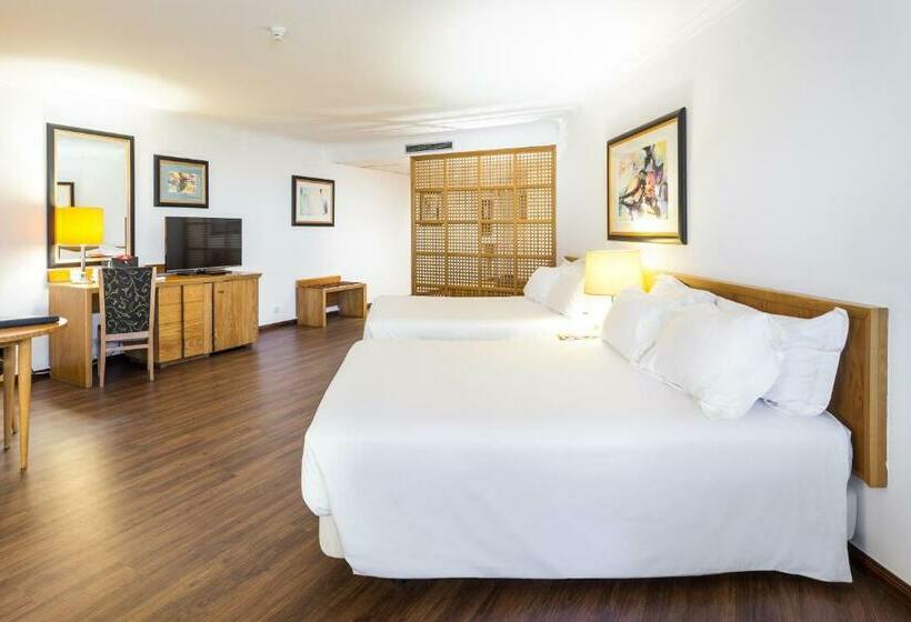 سوییت جونیور, Radisson Blu Hotel Lisbon