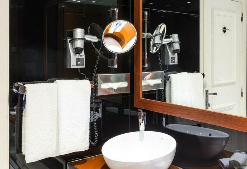 سوییت جونیور, Radisson Blu Hotel Lisbon