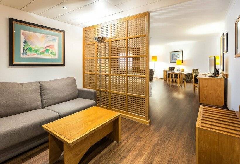 سوییت جونیور, Radisson Blu Hotel Lisbon