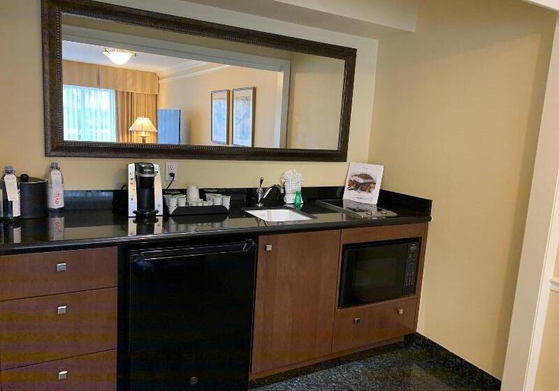 套房带泳池景, The Lago Mar Beach Resort And Club