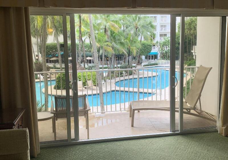プールビュースイート, The Lago Mar Beach Resort And Club