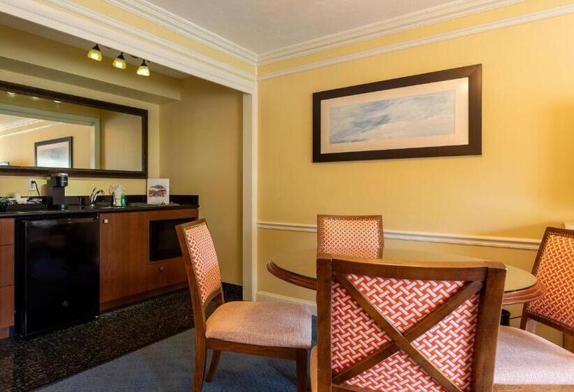 套房带泳池景, The Lago Mar Beach Resort And Club