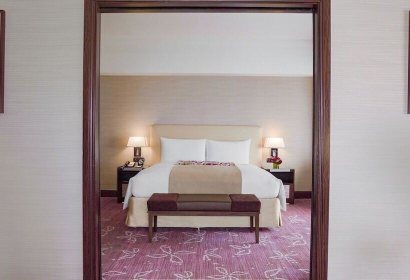 سوییت اجرایی, Diamond Hotel Philippines