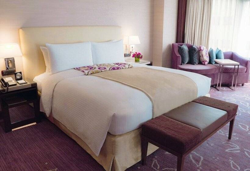 سوییت اجرایی, Diamond Hotel Philippines