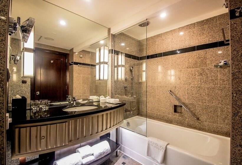 اتاق کلاب, Diamond Hotel Philippines