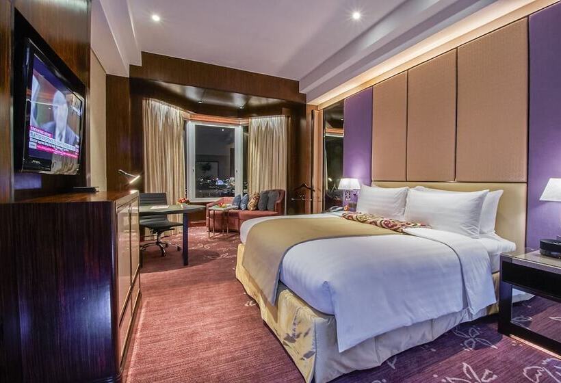 اتاق کلاب, Diamond Hotel Philippines