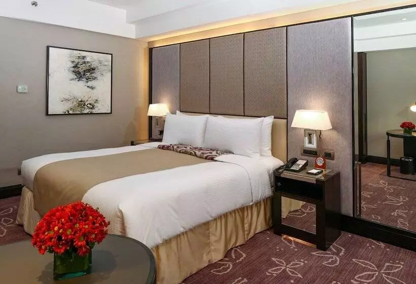 プールビューのプレミアムルーム, Diamond Hotel Philippines