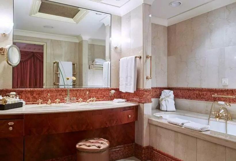 キングサイズベッドのスイートルーム, Eurostars Grand Hotel Wien