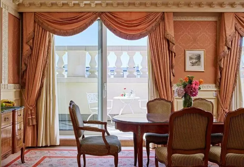 キングサイズベッドのスイートルーム, Eurostars Grand Hotel Wien