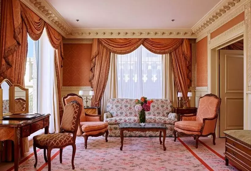 キングサイズベッドのスイートルーム, Eurostars Grand Hotel Wien