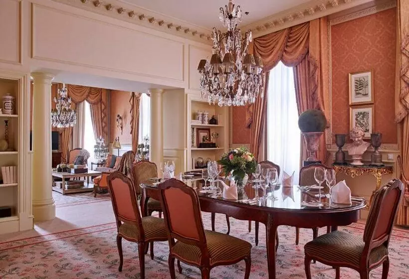キングサイズベッドのスイートルーム, Eurostars Grand Hotel Wien