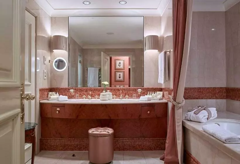 キングサイズベッドのスイートルーム, Eurostars Grand Hotel Wien