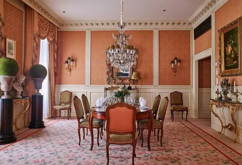 キングサイズベッドのスイートルーム, Eurostars Grand Hotel Wien