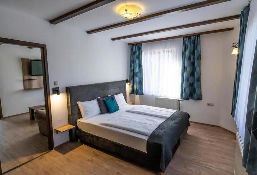 패밀리 룸, Bacchus