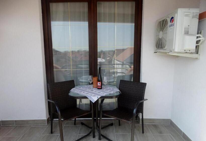 스탠다드 룸, Bacchus