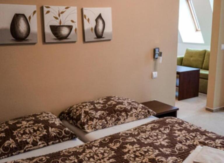 חדר סטנדרט לשלושה, Belaria Resort   Wellness, Bazén