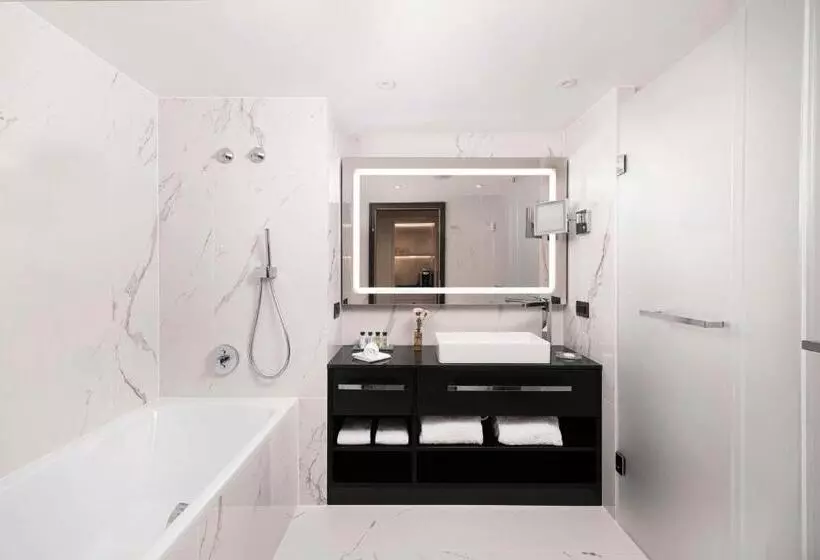 パークビューのデラックスルーム, Kempinski Hotel Corvinus Budapest