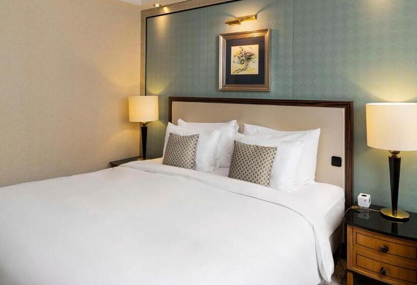 Номер Superior, Kempinski Hotel Corvinus Budapest