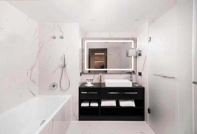 Номер Deluxe, Kempinski Hotel Corvinus Budapest