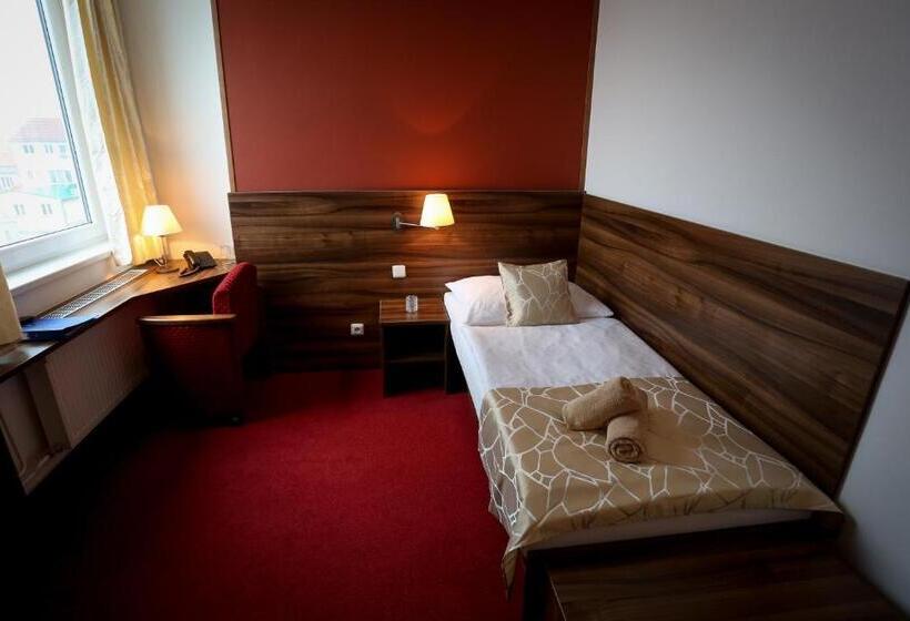 غرفة قياسية فردية, Palcát