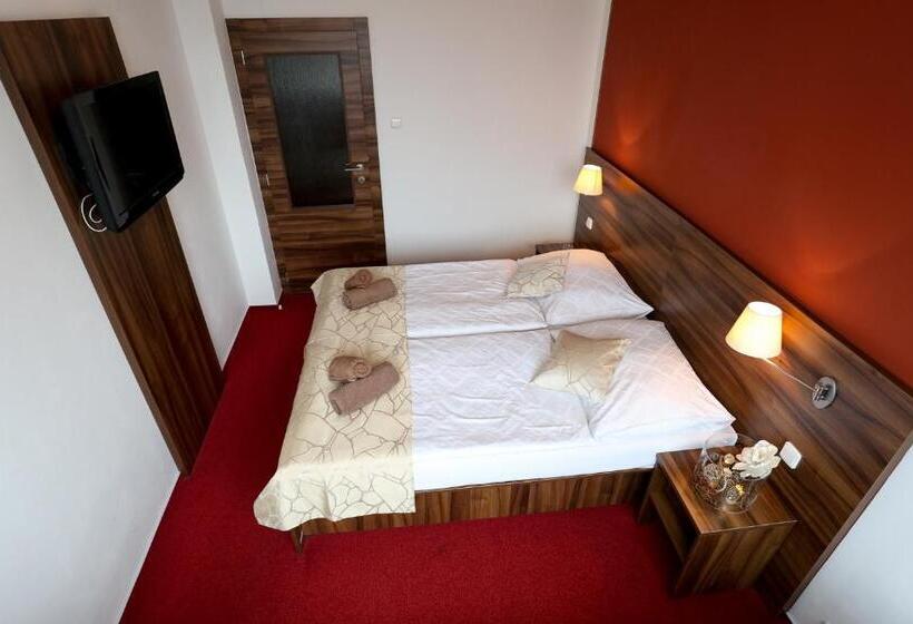 غرفة قياسية, Palcát