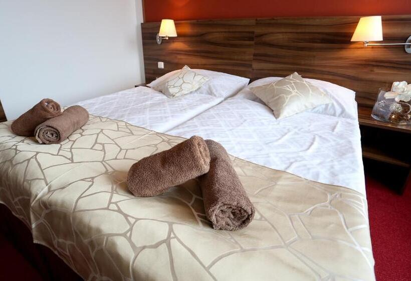 غرفة قياسية, Palcát