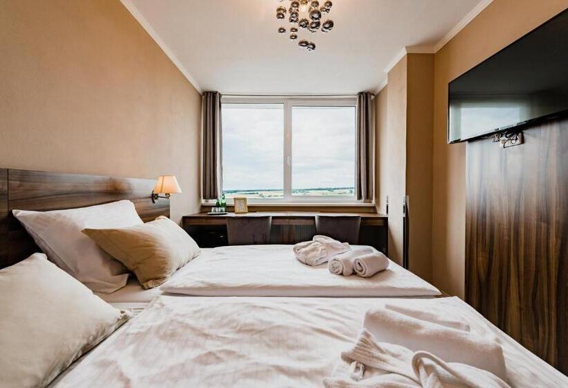 جناح سوبيريور, Palcát