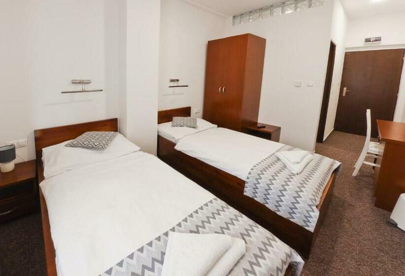 Номер Стандарт, Slanica