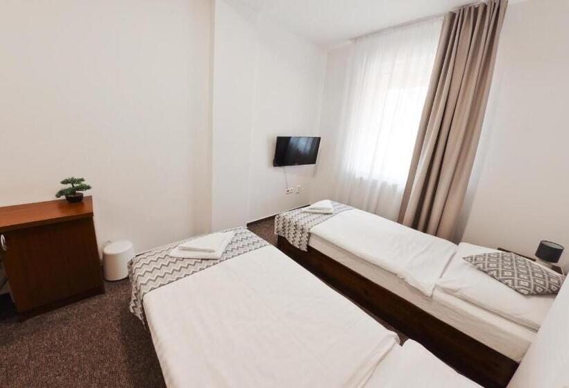 Номер Стандарт, Slanica