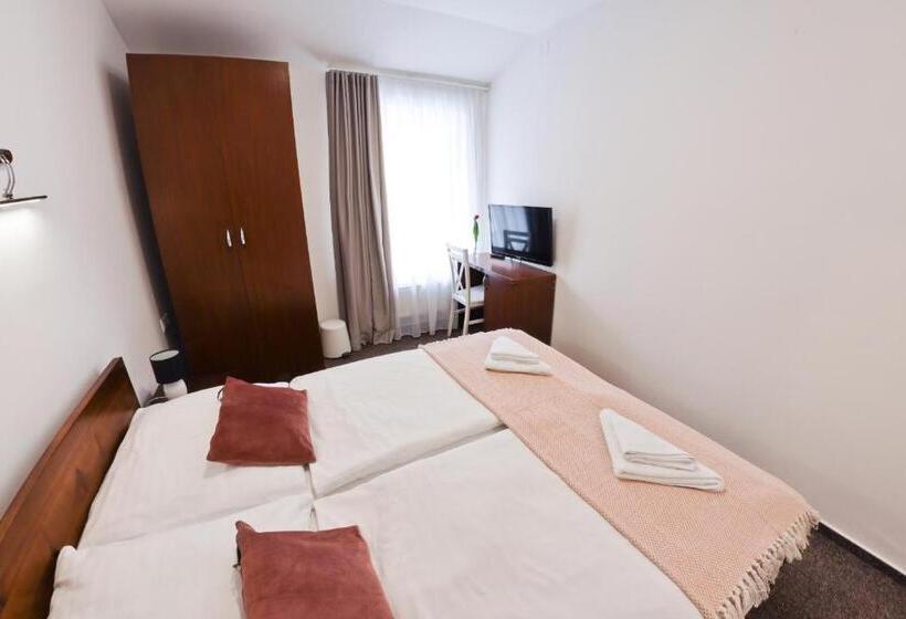 Номер Стандарт, Slanica