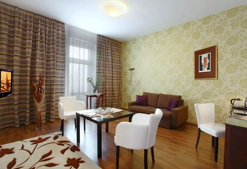 Suite, Trinity