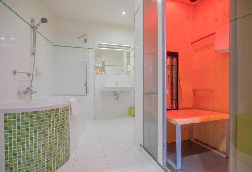 ハイドロマッサージバス付きスイート, Zlatá Hvězda