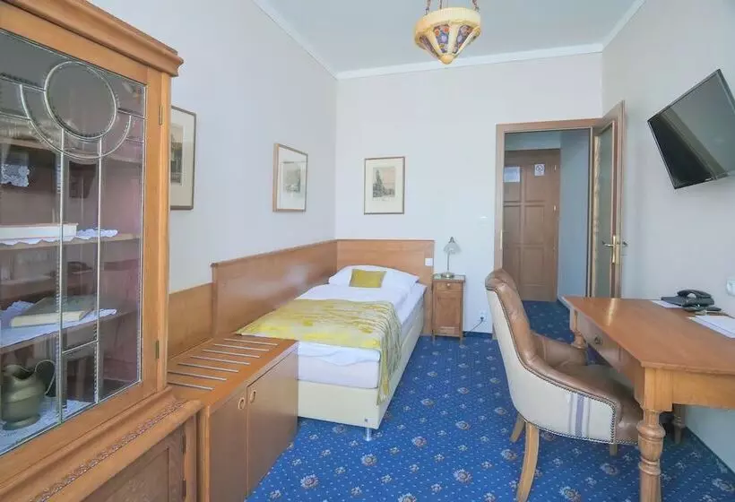 Standard Yhden Hengen Huone, Zlatá Hvězda