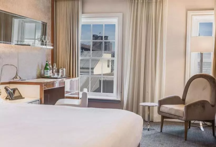 اتاق دلوکس مخصوص معلولین, 33 Hotel, New York City, Seaport