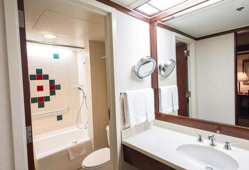 جناح جونيور, Alyeska Resort