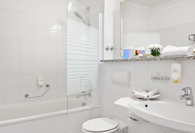 스탠다드 룸, Bayerischer Hof Dresden