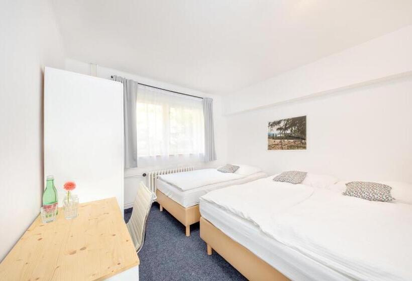 חדר אקונומי לשלושה, Horni Pramen