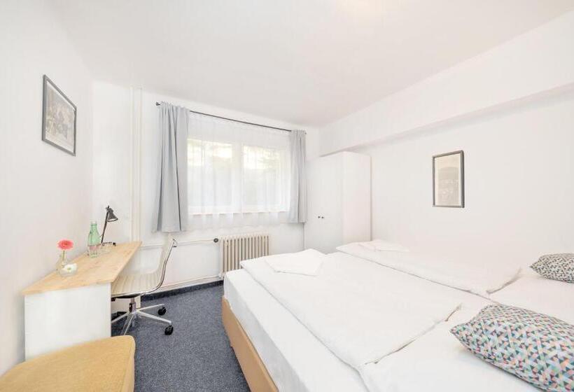 חדר קומפורט לשלושה, Horni Pramen