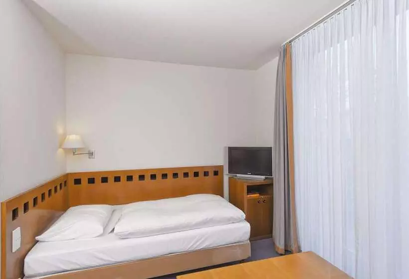 スタンダードスタジオ, Radisson Blu Park Hotel & Conference Centre
