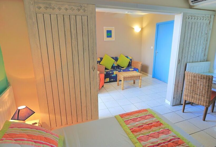 اتاق راحتی با چشم‌انداز دریا, Residence De La Baie – Tartane