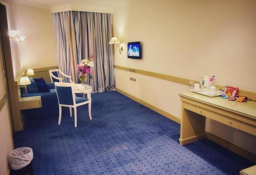 جناح جونيور مطلّ علي البحر, Romance Alexandria