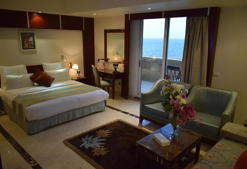 جناح مطلّ علي البحر, Romance Alexandria