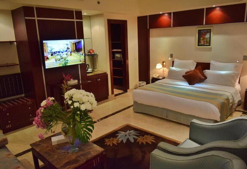 سوییت با چشم‌انداز دریا, Romance Alexandria