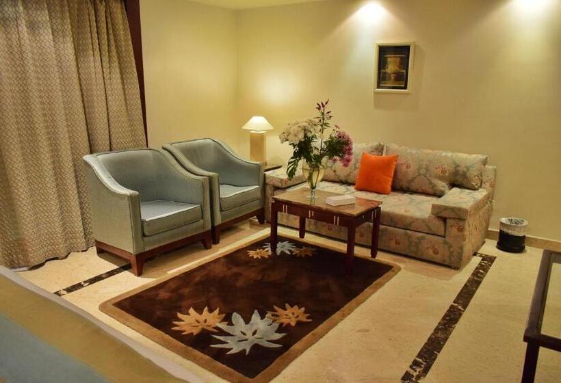 جناح مطلّ علي البحر, Romance Alexandria