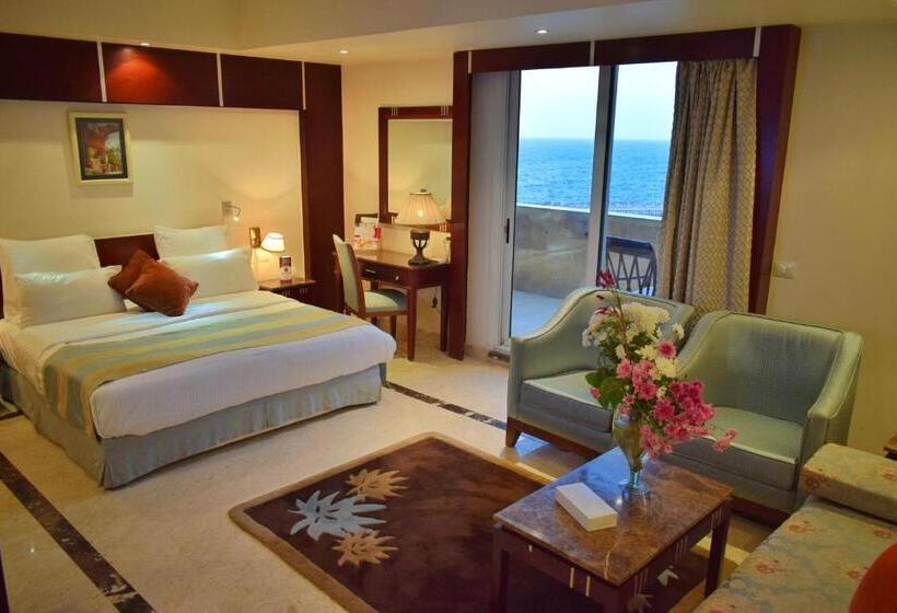 جناح مطلّ علي البحر, Romance Alexandria