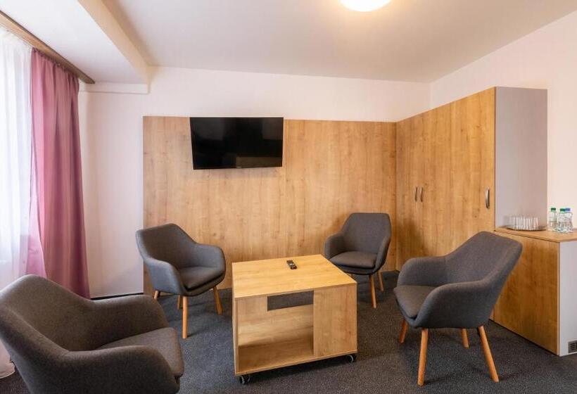 חדר משפחתי, Svět