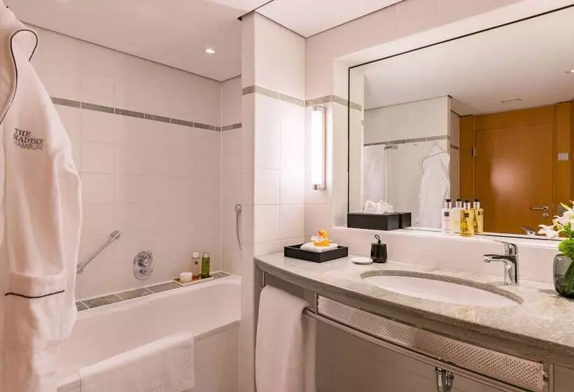 اتاق راحتی سه تخته, The Madison Hotel Hamburg