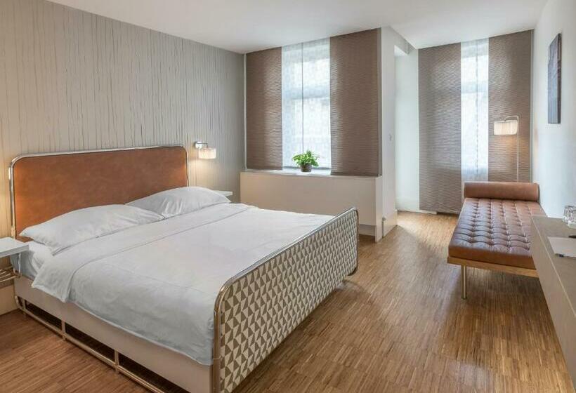 Quarto Superior, Three Crowns