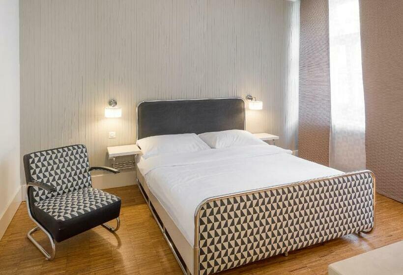 اتاق سوپریور, Three Crowns