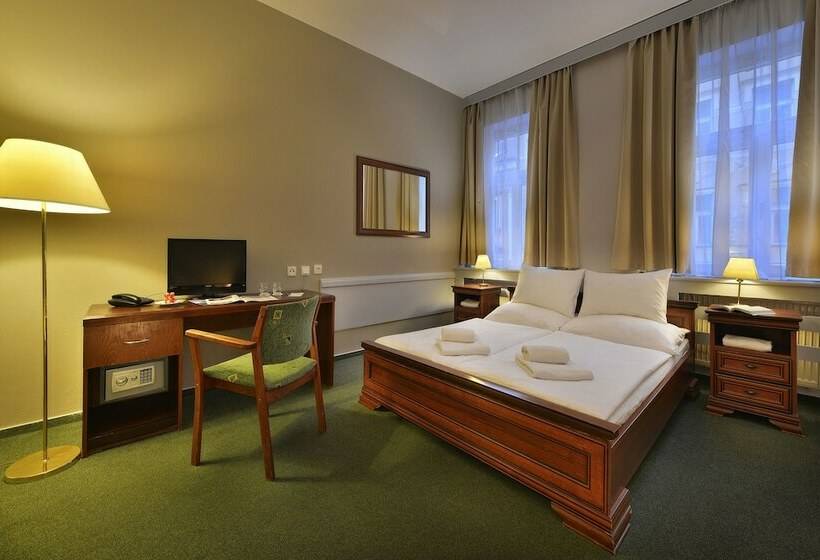 اتاق استاندارد, Three Crowns